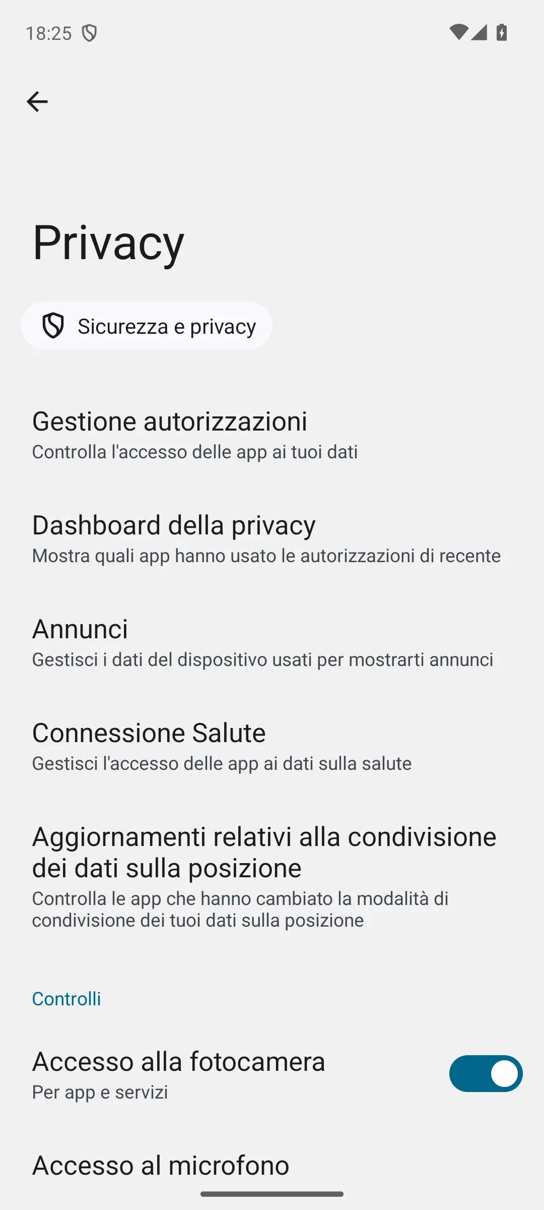 Android 14 Settings screen showing Health Connect under Privacy section